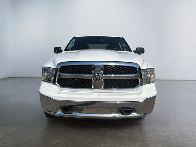 2022 Ram 1500 Classic Crew Cab 4X4 CARPLAY SIEGES CHAUFFANTS dans Autos et camions  à Laval/Rive Nord - Image 2