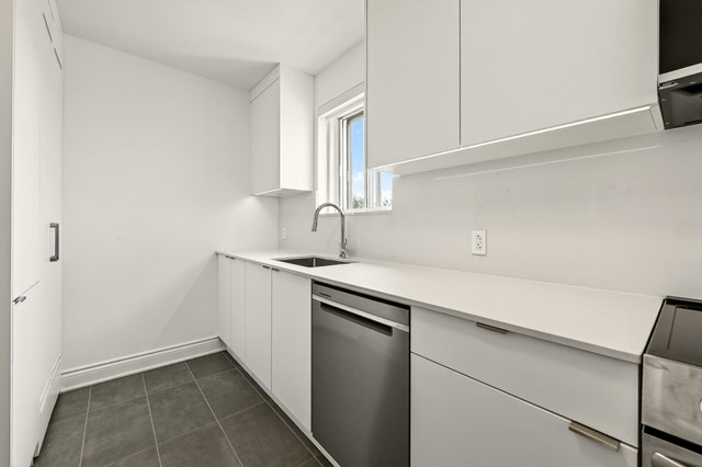 4585 Av. Dupuis — photo 2