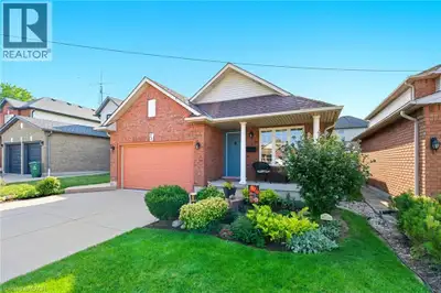 Prime West Mountain Court Lot. Gorgeous 4 Level Backsplit - all Brick with 2 car garage, concrete dr...