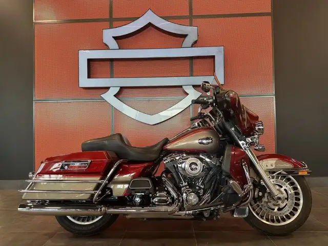 2009 Harley-Davidson Electra Glide Ultra Classic in Street, Cruisers & Choppers in Grande Prairie - Image 2