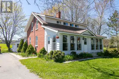On the edge of the dynamic town of Meaford, this 2 acre country property is beautifully situated in...