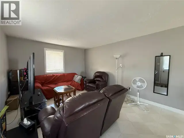 112 1st AVENUE W Kindersley, Saskatchewan in Houses for Sale in Saskatoon - Image 7