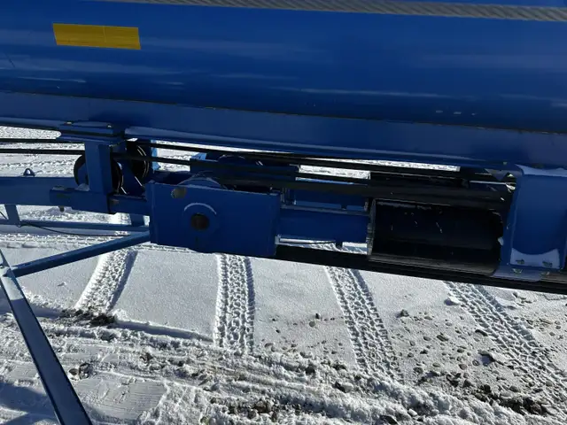 2015 Brandt 16 X 105 Ft Hydraulic Swing Grain Auger 16105-HP in Farming Equipment in Grande Prairie - Image 15