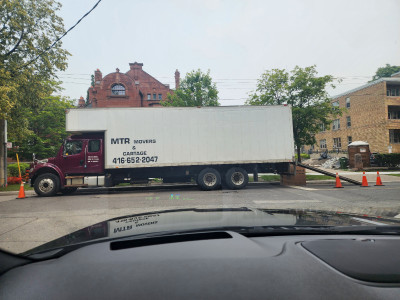 Trucks spot parking Toronto