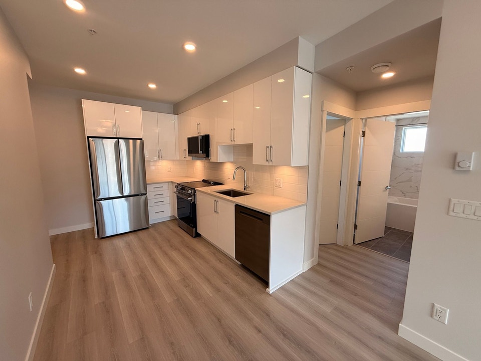 Spacious 2 Bedroom Condo in Mission 2