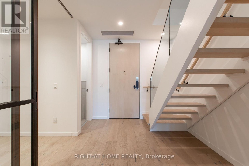 301 - 778 QUEEN STREET E Toronto (South Riverdale), Ontario 2
