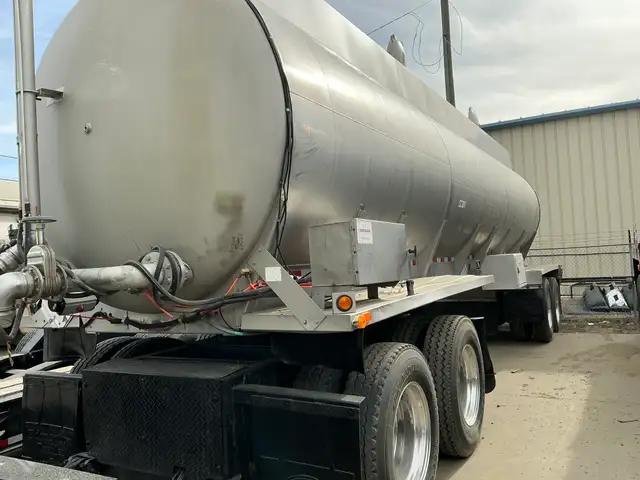 2003 Lazer 32000L Quad/A Tank Trailer in Heavy Equipment in St. Albert - Image 2