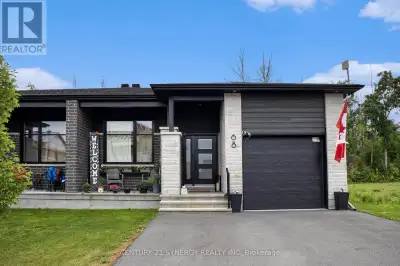 Gorgeous Bungalow with no NO REAR NEIGHBOURS, with approx. 1431sq/ft of living space, 3 bedrooms & 1...