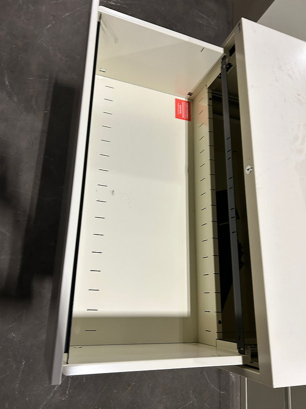 3 Drawer Filing Cabinet-Excellent Condition-Call us now! in Bookcases & Shelving Units in Mississauga / Peel Region - Image 2