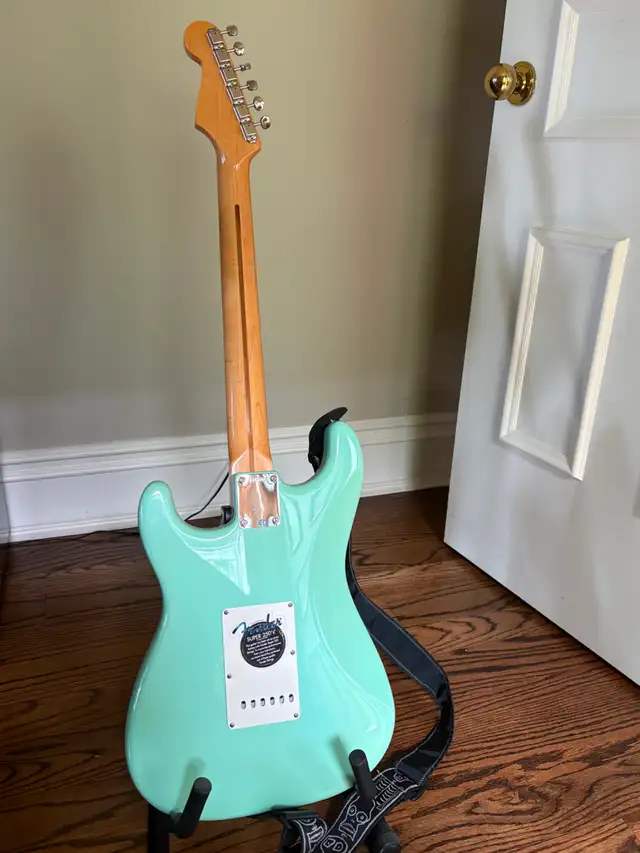 2006 Fender Stratocaster American Vintage ‘57 NO TRADES in Guitars in Markham / York Region - Image 5