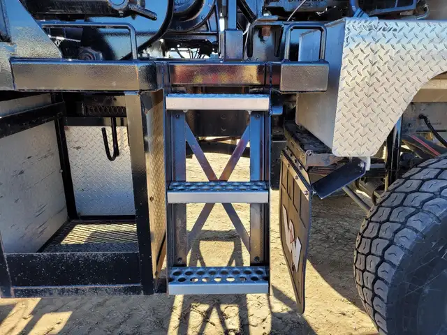 2013 WESTERN STAR 6900XD in Heavy Trucks in Saskatoon - Image 58