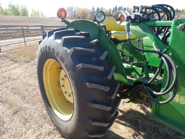 JOHN DEERE 2130 WITH LOADER AND GRAPPLE FORK in Farming Equipment in Red Deer - Image 4