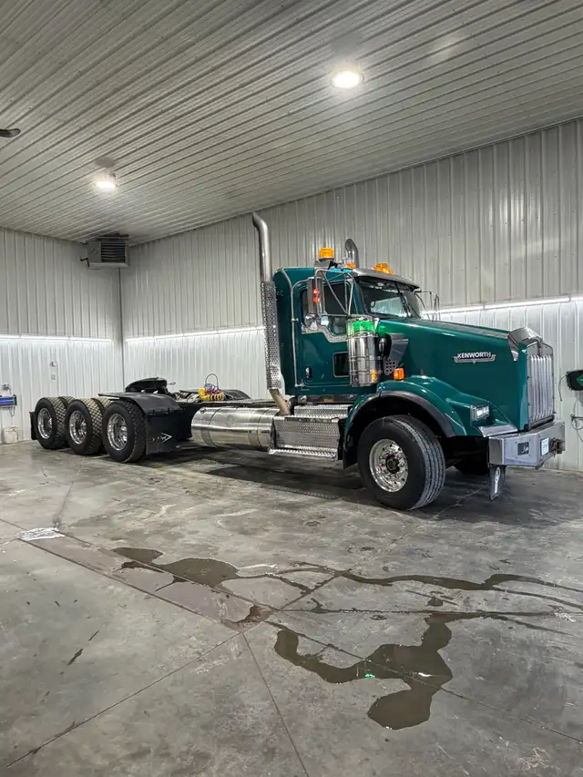 2017 Kenworth T800 Tridrive in Heavy Trucks in Prince Albert - Image 15