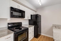 Amenities: Underground Parking Available • Dishwasher • In-suite Laundry Suite & Building: One-bedro... (image 4)