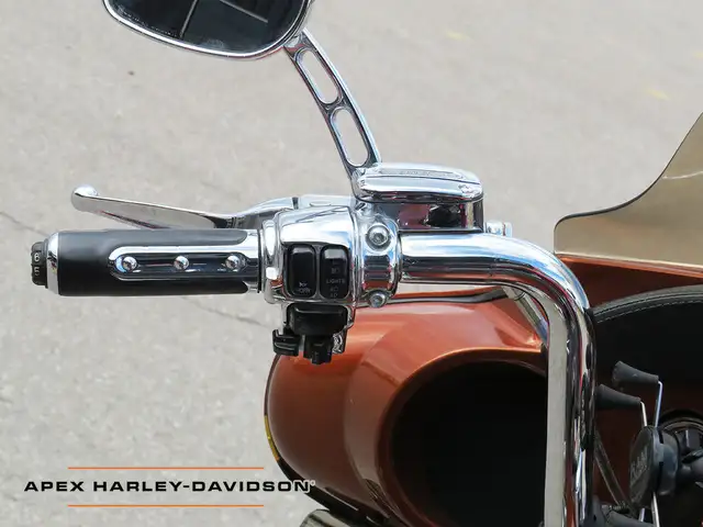 2008 Harley-Davidson FLHTCUSE3 - CVO Screamin' Eagle Ultra Class in Sport Touring in Cambridge - Image 11