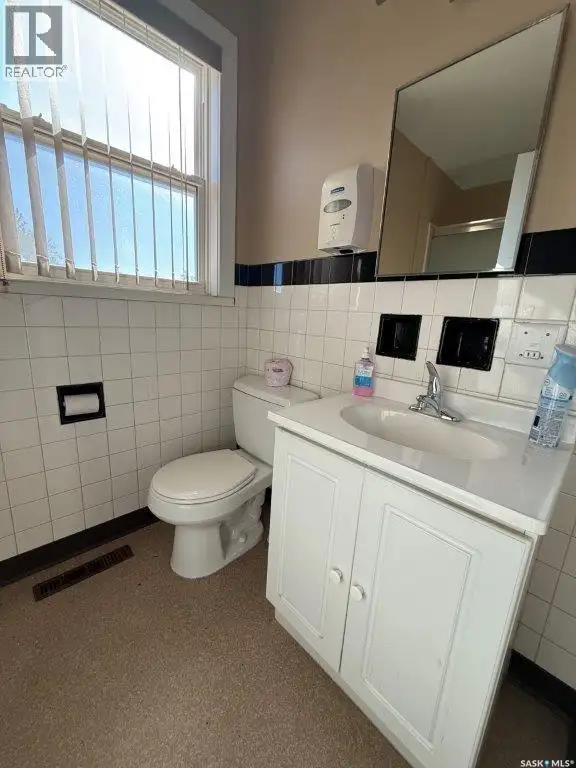 300/302 8th AVENUE W Kindersley, Saskatchewan in Commercial & Office Space for Sale in Saskatoon - Image 24