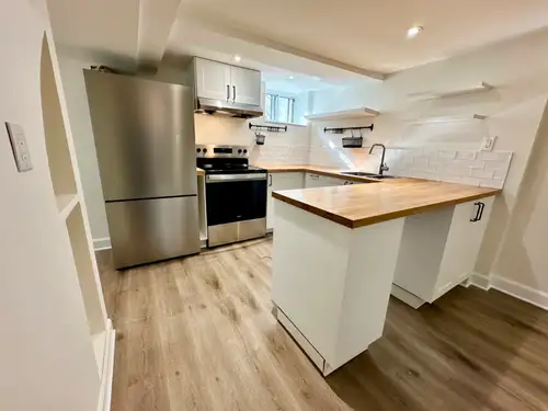 TORONTO, BLOORCOURT VILLAGE, OSSINGTON BLOOR & OSSINGTON, LOWER, NEWLY RENOVATED, CLEAN & BRIGHT 2 B...