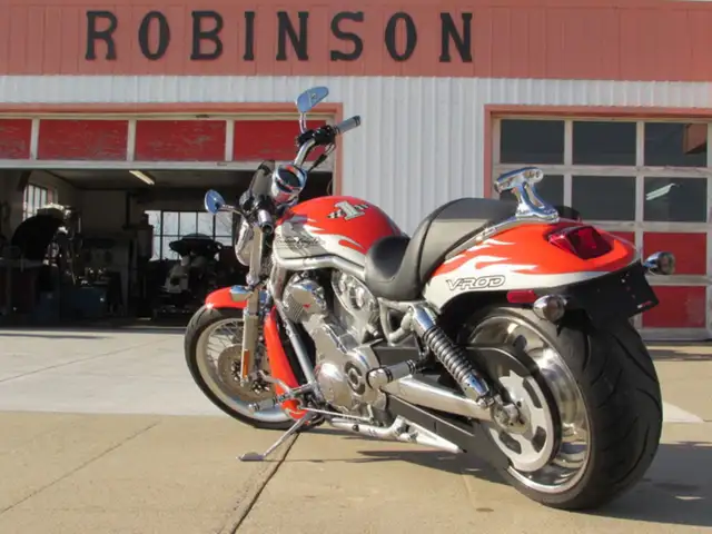 2007 Harley-Davidson VRSCX Screamin' Eagle V-Rod in Street, Cruisers & Choppers in Leamington - Image 2