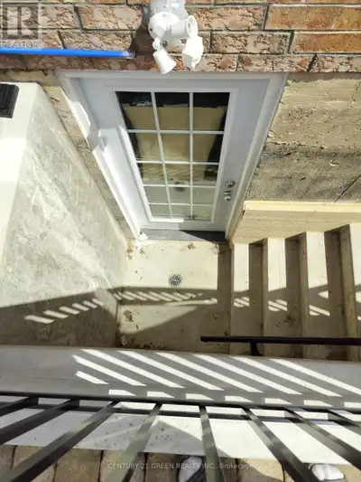 WOW newly renovated 1 Bed room basement very open and full of natural light waiting for you clinet....