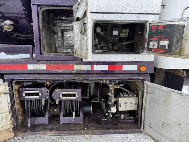 2005 PETERBILT 378 in Heavy Trucks in Saskatoon - Image 47