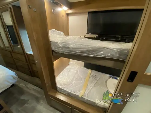 2021 Holiday Rambler Admiral 34J only 13 Milles in RVs & Motorhomes in Moncton - Image 40