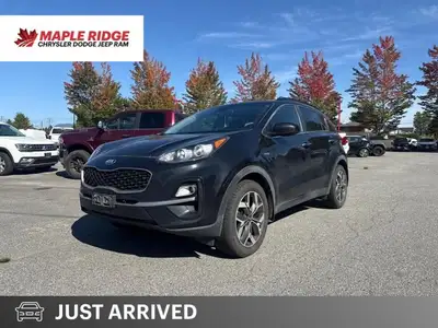 Navigate city streets and conquer daily commutes with ease in the 2020 Kia Sportage EX. This sporty...