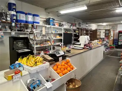 R40//Glenella/Fantastic opportunity!!! Discover a unique investment opportunity that is currently op...