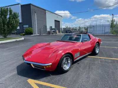 Voici une magnifique corvette C3 targa de 1972 Habillé d'un magnifique Mille Miglia Red qui et en pa...