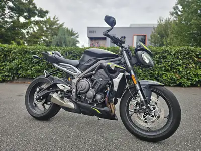 Great shape, low mileage, purchased from IMS in Langley. Comes with original tail kit, and service r...