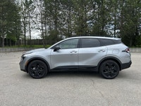 // ACCIDENT FREE!! // // SINGLE OWNER! // This used 2025 Kia Sportage X-Line Limited AWD with Panora... (image 9)
