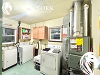 ** OPEN 24/7 - CALL: 437-561-9900 ** 2 Bedrooms, 1 Bathroom, Near Parks, Public Transportation, Bus... (image 2)