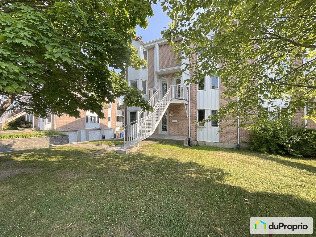 $939,000 - Triplex for sale in Chambly — photo 1