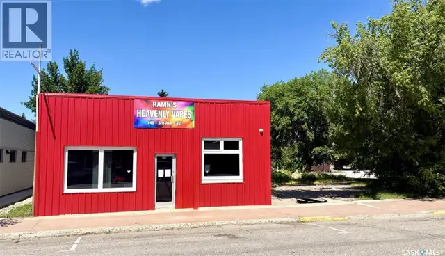 148 3rd AVENUE E Melville, Saskatchewan in Commercial & Office Space for Sale in Regina - Image 3