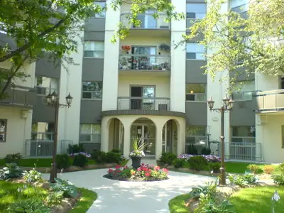 1 BDRM - BRONTE VILLAGE