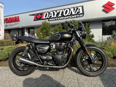 2022 TRIUMPH STREET TWIN GOLD LINE $9988 + $199 DOC TOTAL $10187 + TAX 7300 KM Clean Carfax Windshie...