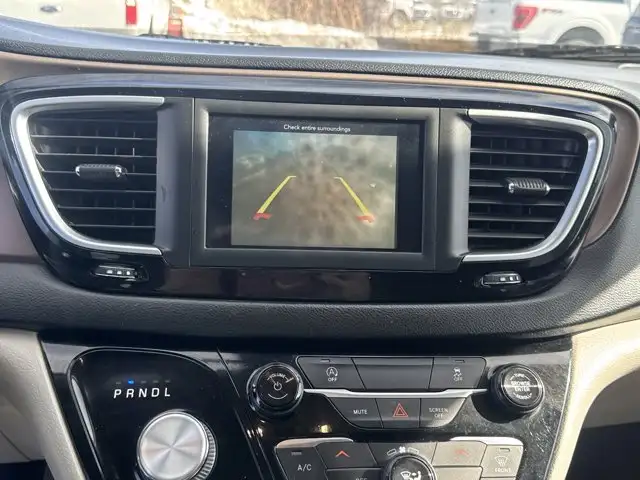 2021 Chrysler Grand Caravan SXT in Cars & Trucks in Calgary - Image 12