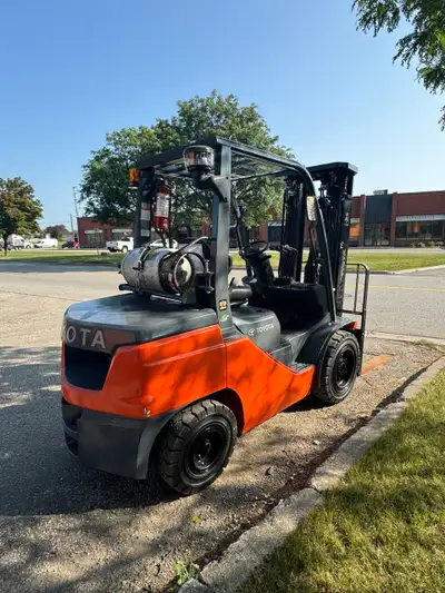 Forklift Toyota LPG 2023-SKU#2208 3,000-6,500 lb. Lifting Capacity System of Active Stability LP / D...