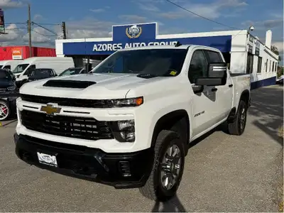 Excellent condition with a clean carfax Chevrolet Silverado 2500 HD 4x4 crew cab Long Box! This 2500...