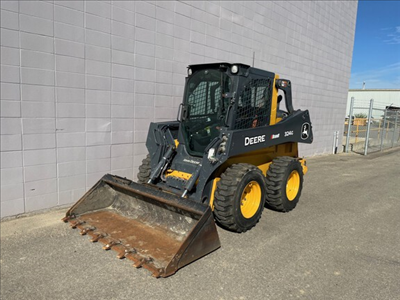Hours: 1723 | Location: Edmonton - CCE, AB, CA | Booms: Self-Leveling; Buckets: 72 Bucket; Operators...