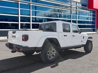 This Jeep Gladiator has a dependable Regular Unleaded V-6 3.6 L/220 engine powering this Automatic t... (image 5)