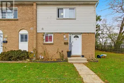 Great opportunity to get into the market! Great for the handy person, fixer upper enthusiast. Add a...