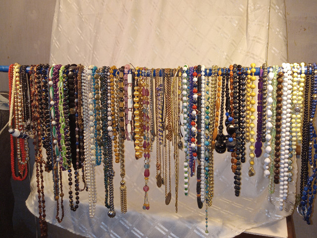 Lot of over 90 Necklaces and Chokers  Costume Jewelry and Gold in Jewellery & Watches in Belleville