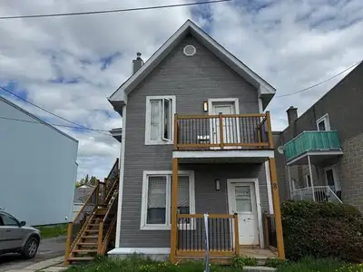 Investors! This duplex offers a land of 432 square meters, a large garage for storage. It is located...