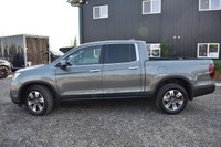 2017 HONDA RIDGELINE TOURING / RTL-E AWD CREW CAB Honda Reliability • Fully Loaded • BRAND NEW TIRES... (image 1)