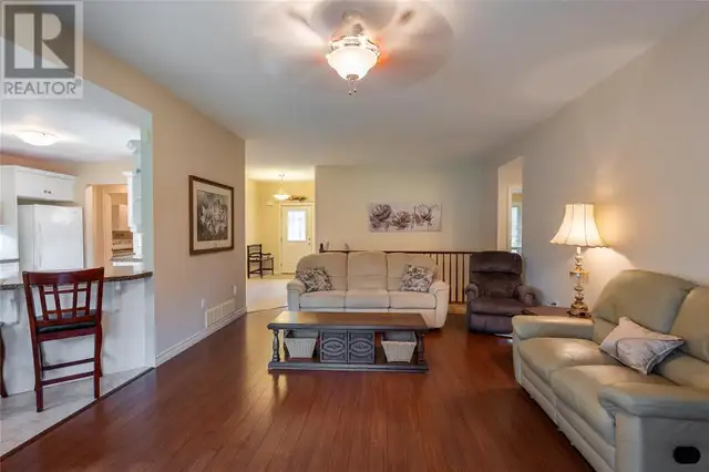 189 Stathis BOULEVARD Sarnia, Ontario in Houses for Sale in Sarnia - Image 8
