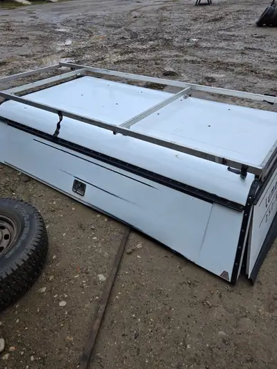 8' Long box Alumium Topper Cap Canopy Contractor Cap with Roof Rack over the cab. White paint in goo...