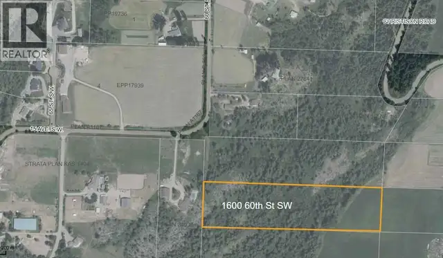 1600 Street SW Salmon Arm, British Columbia in Land for Sale in Kamloops - Image 3