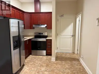 FOR LEASE: Enjoy the convenience of Downtown Ridgeway living in this clean and functional upper-leve...