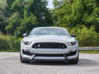 - 5.2L V8 - Cloth / Suede Seats - Rear View Camera - Cruise Control - Manual *Find your next used ve... (image 4)