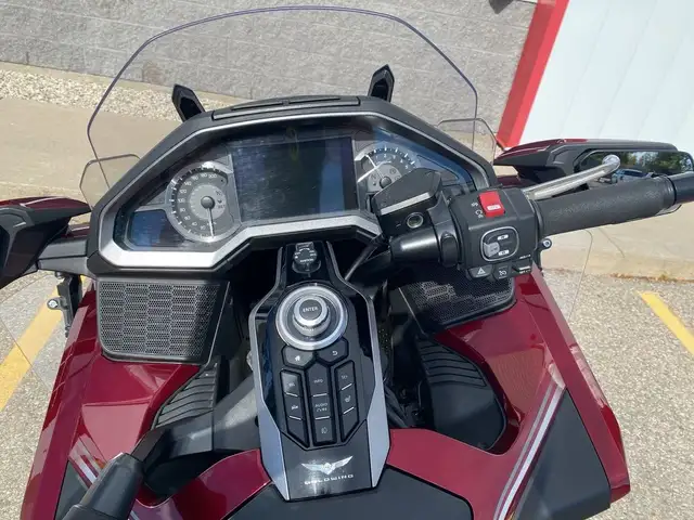 2018 Honda GL1800DAN Gold Wing Tour DCT Airbag GOLD WING TOURER  in Sport Touring in Guelph - Image 6
